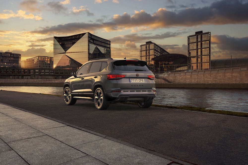 CUPRA Ateca Alpha in Fahrt von hinten