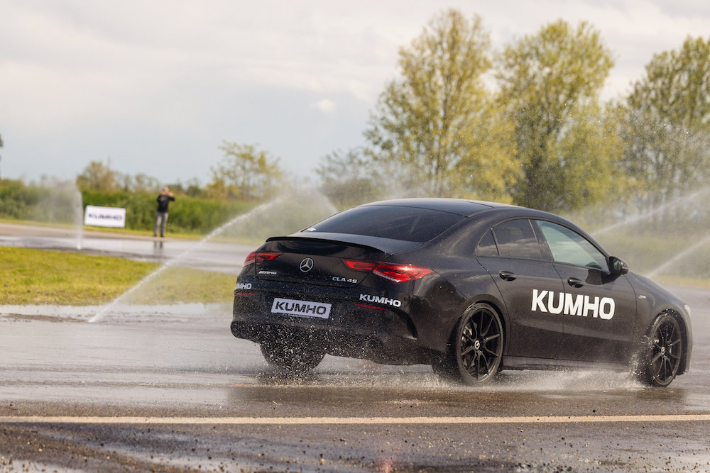 Kumho veranstaltet Driving Experience in Mailand