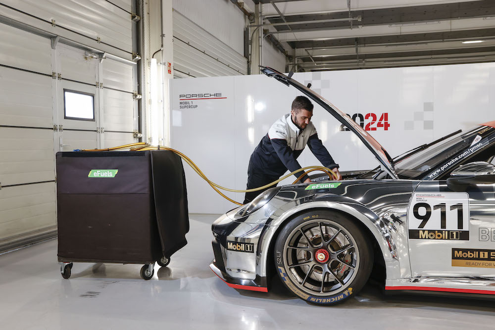 eFuels-Premiere für den Porsche Mobil 1 Supercup